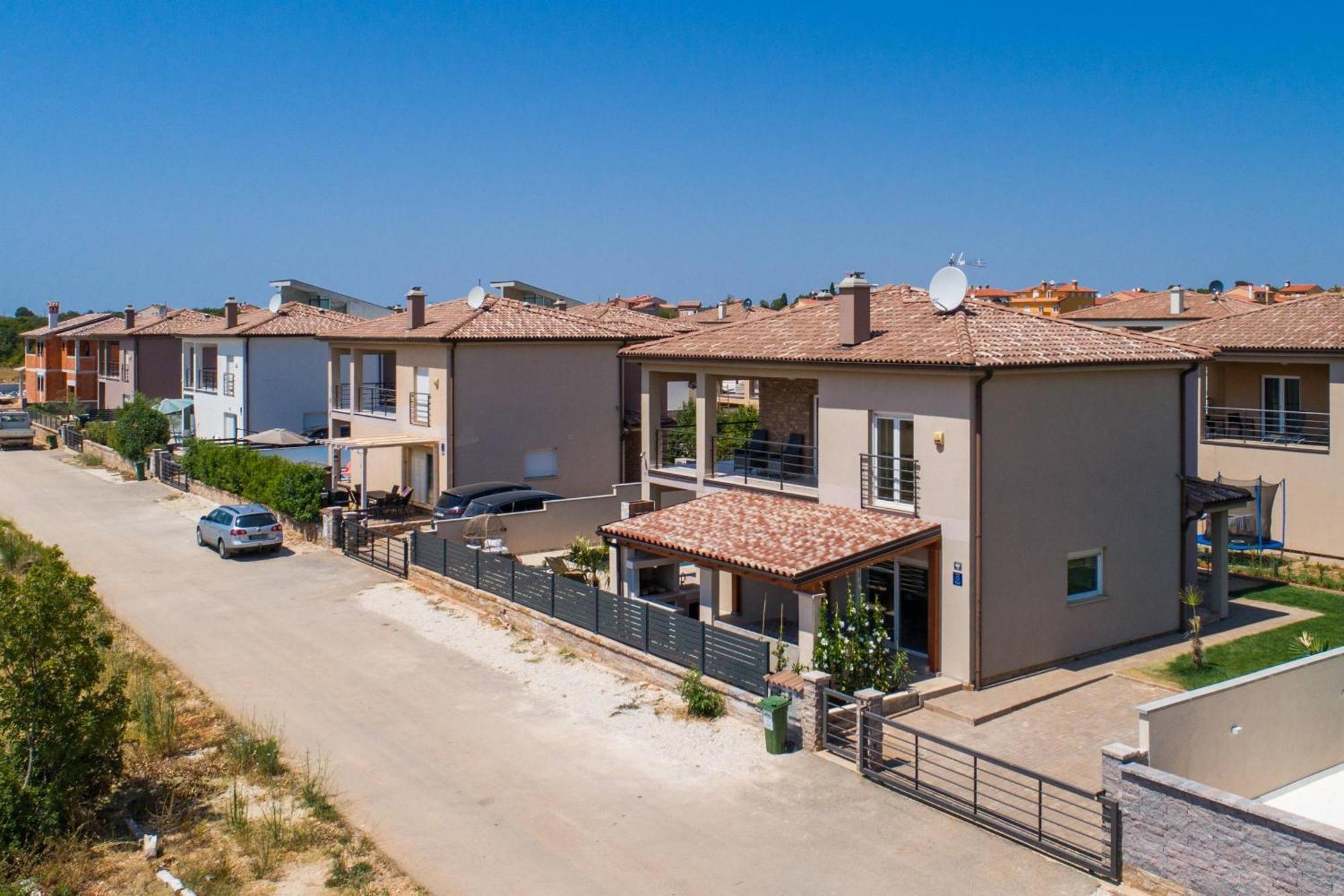 Villa Brionika Mit Pool Vodnjan Exterior photo